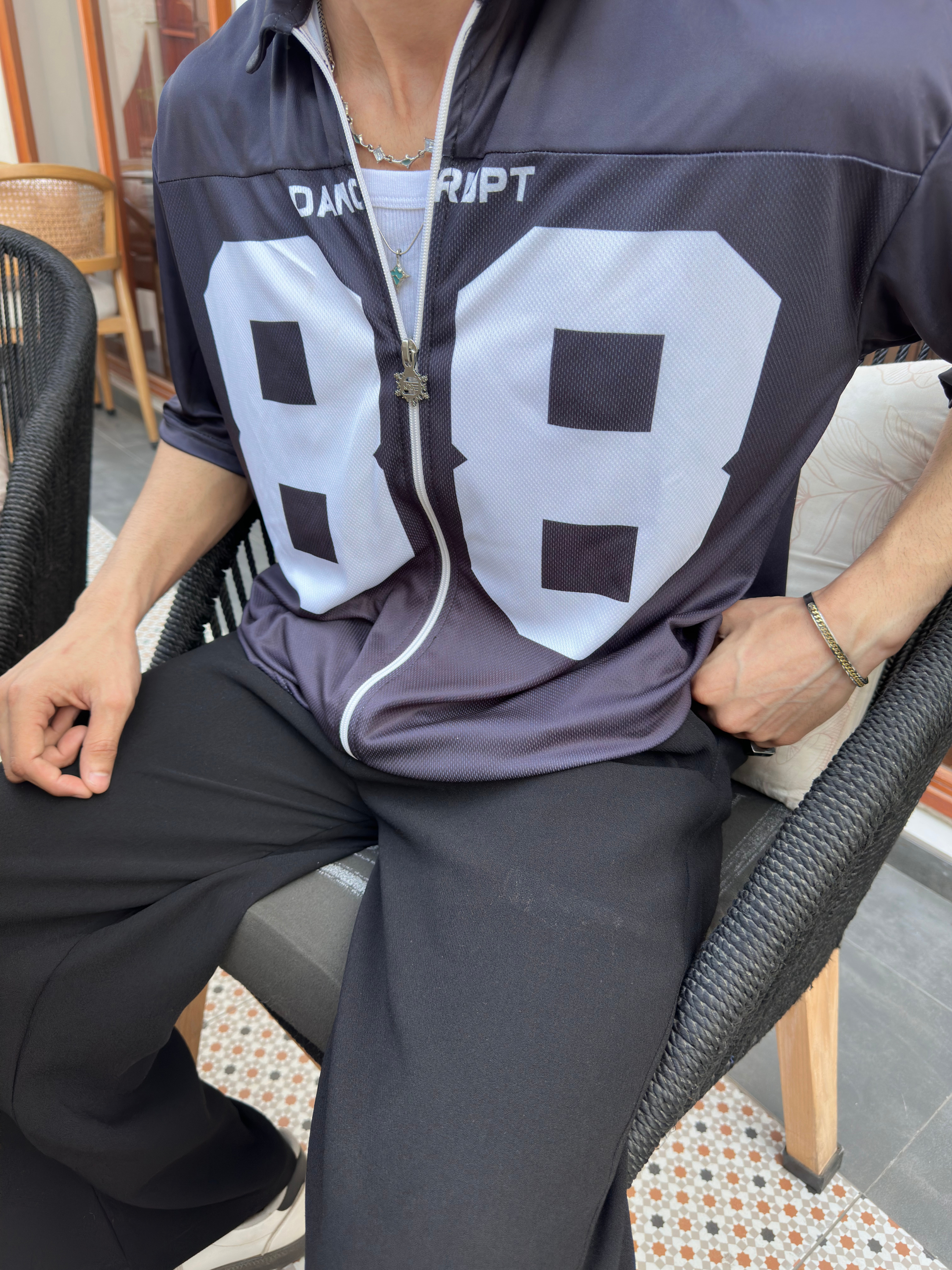 "88" Boxy Fit Zipper Shirt – Black