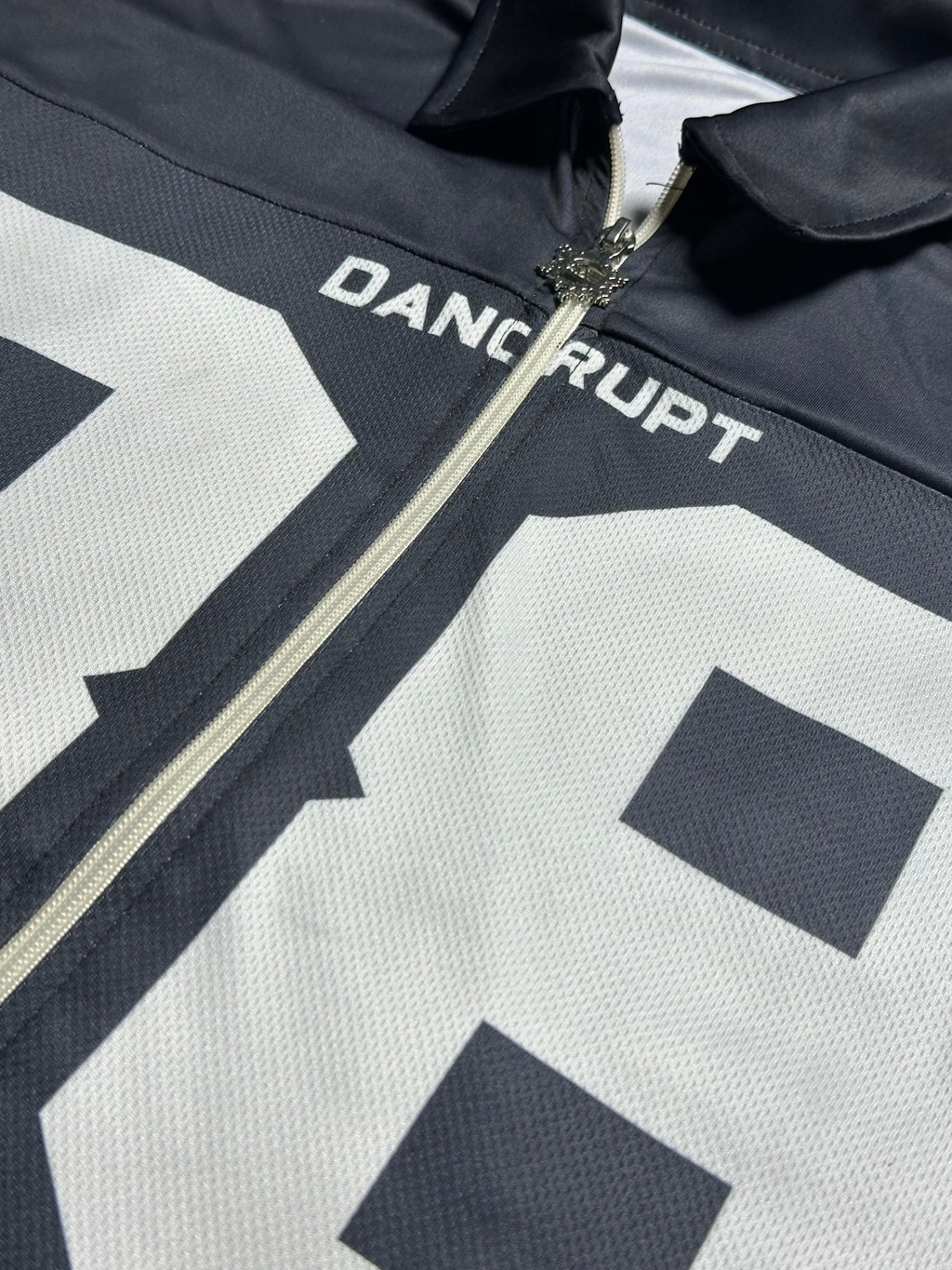 "88" Boxy Fit Zipper Shirt – Black